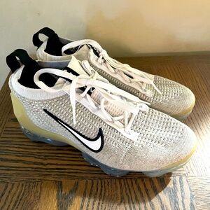 Nike Vapor Max women's size 7.5/ Youth 6Y